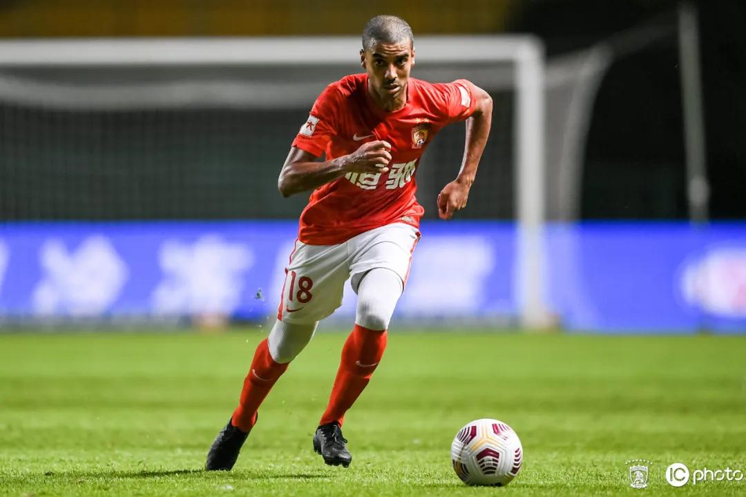 الدوري الإنجليزي الممتاز على Transfermarktدليل شامل للصفقات والانتقالات